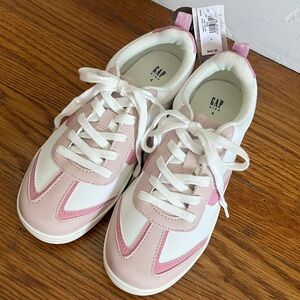 NWT Gap Kids memory foam sneakers